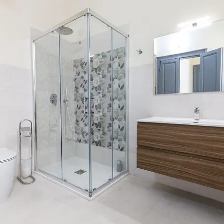 Gasthof Onlyrooms Iv - Sea View & Free Parking 3*