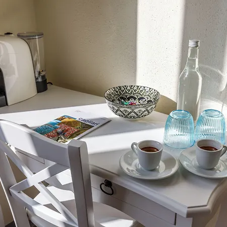 Onlyrooms Iv - Sea View & Free Parking Guest house