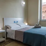 Onlyrooms Iv - Sea View & Free Parking Pensión