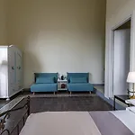 Onlyrooms Iv - Sea View & Free Parking Гостевой дом 4*