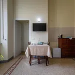 Onlyrooms Iv - Sea View & Free Parking בית הארחה