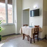 בית הארחה Onlyrooms Iv - Sea View & Free Parking קליארי