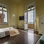 Onlyrooms Iv - Sea View & Free Parking 4* קליארי