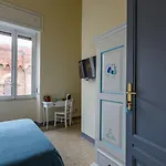 Onlyrooms Iv - Sea View & Free Parking בית הארחה