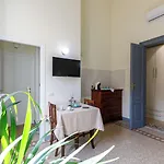 Onlyrooms Iv - Sea View & Free Parking 4* קליארי