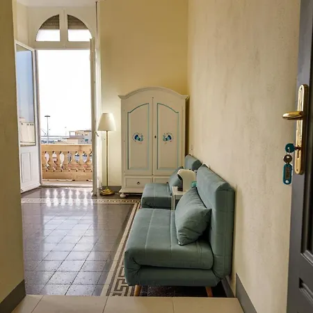 Onlyrooms Iv - Sea View & Free Parking Vendégház 4*