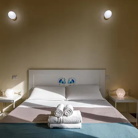 Onlyrooms Iv - Sea View & Free Parking Vendégház 4*