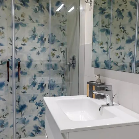 Onlyrooms Iv - Sea View & Free Parking קליארי
