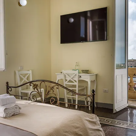 بيت ضيافة Onlyrooms Iv - Sea View & Free Parking كالياري