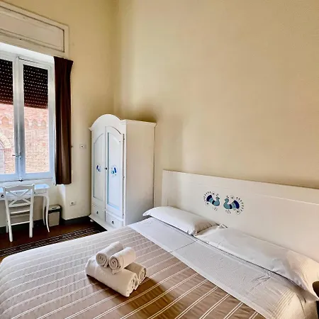 Onlyrooms Iv - Sea View & Free Parking 4* קליארי