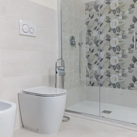 Onlyrooms Iv - Sea View & Free Parking 4*