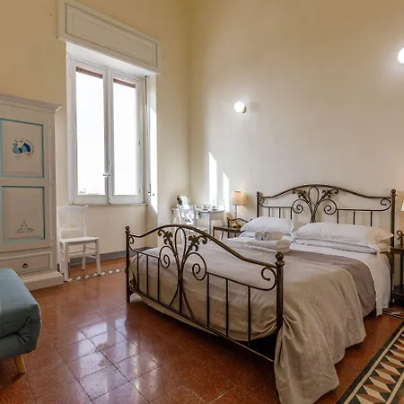 Onlyrooms Iv - Sea View & Free Parking Vendégház 4*