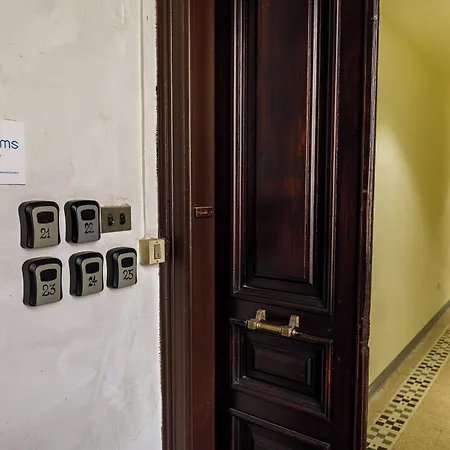 Onlyrooms Iv - Sea View & Free Parking Guest house